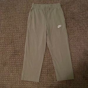 Cropped straight leg Nike sweatpants!